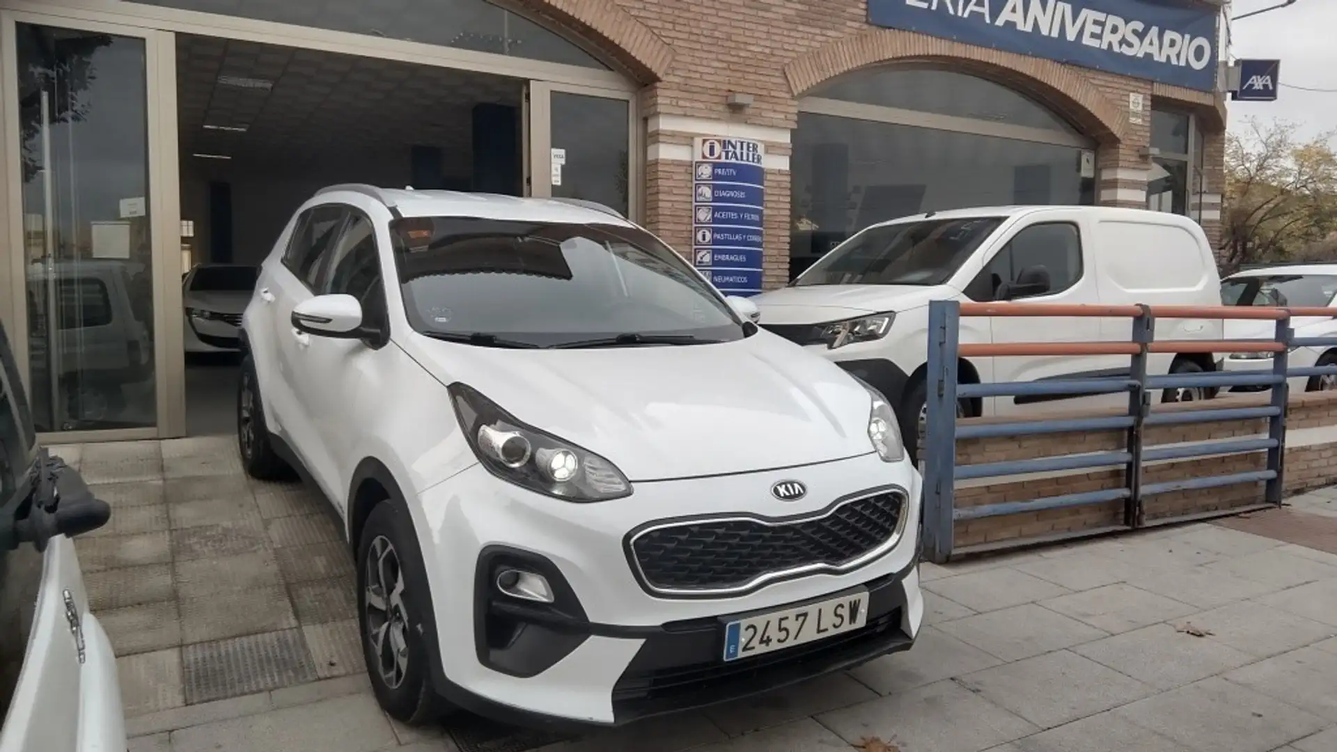 Kia Sportage 1.6 MHEV Business 4x4 136 Blanco - 2