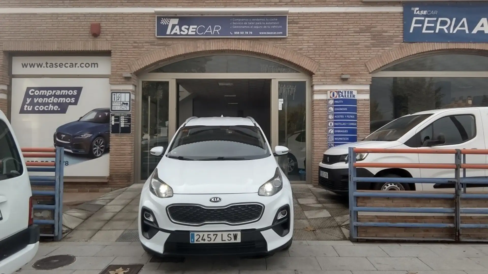Kia Sportage 1.6 MHEV Business 4x4 136 Blanco - 1