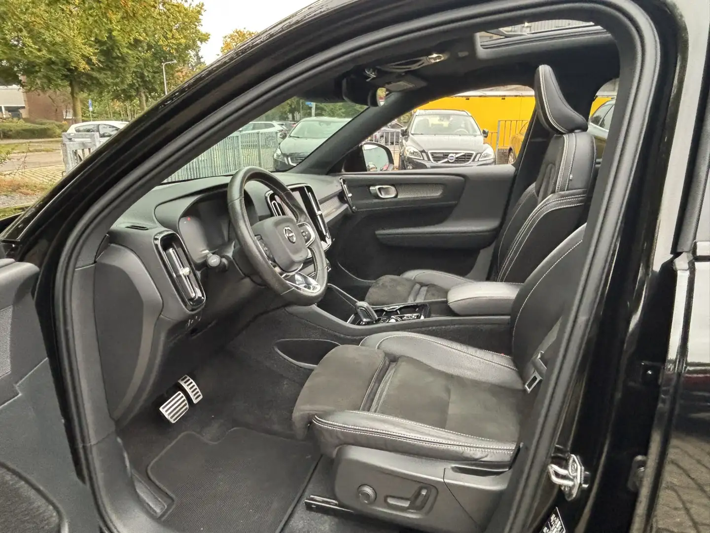 Volvo XC40 1.5 T5 Recharge R-Design Panorama DAB Keyless Noir - 2