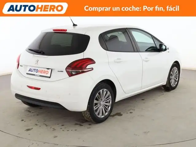 Peugeot 208 view 6