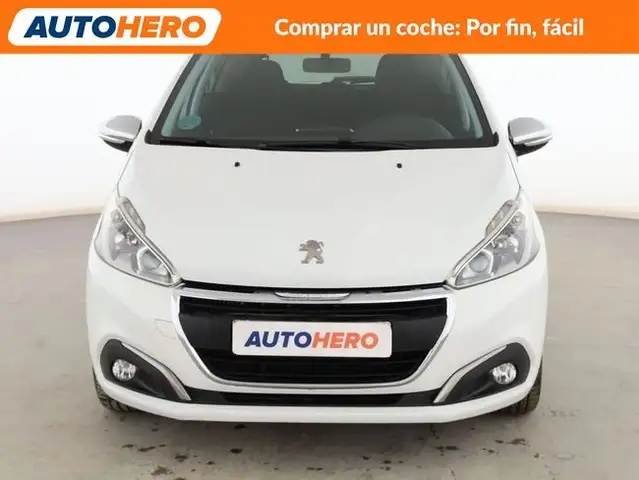 Peugeot 208 view 9