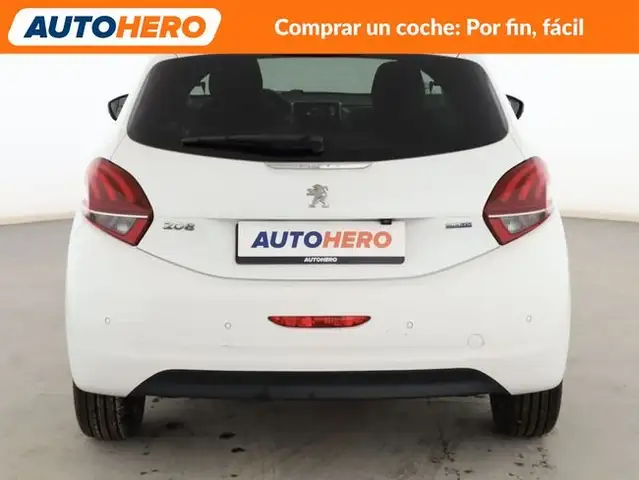 Peugeot 208 view 5