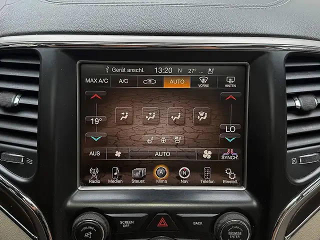 Jeep Grand Cherokee view 14
