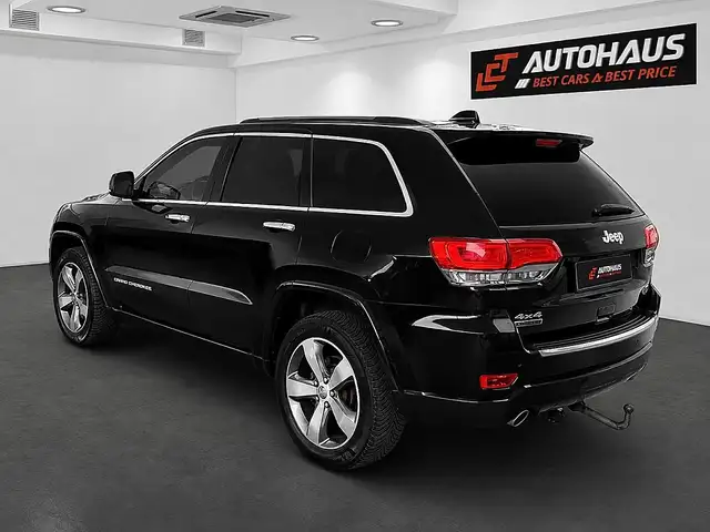 Jeep Grand Cherokee view 3