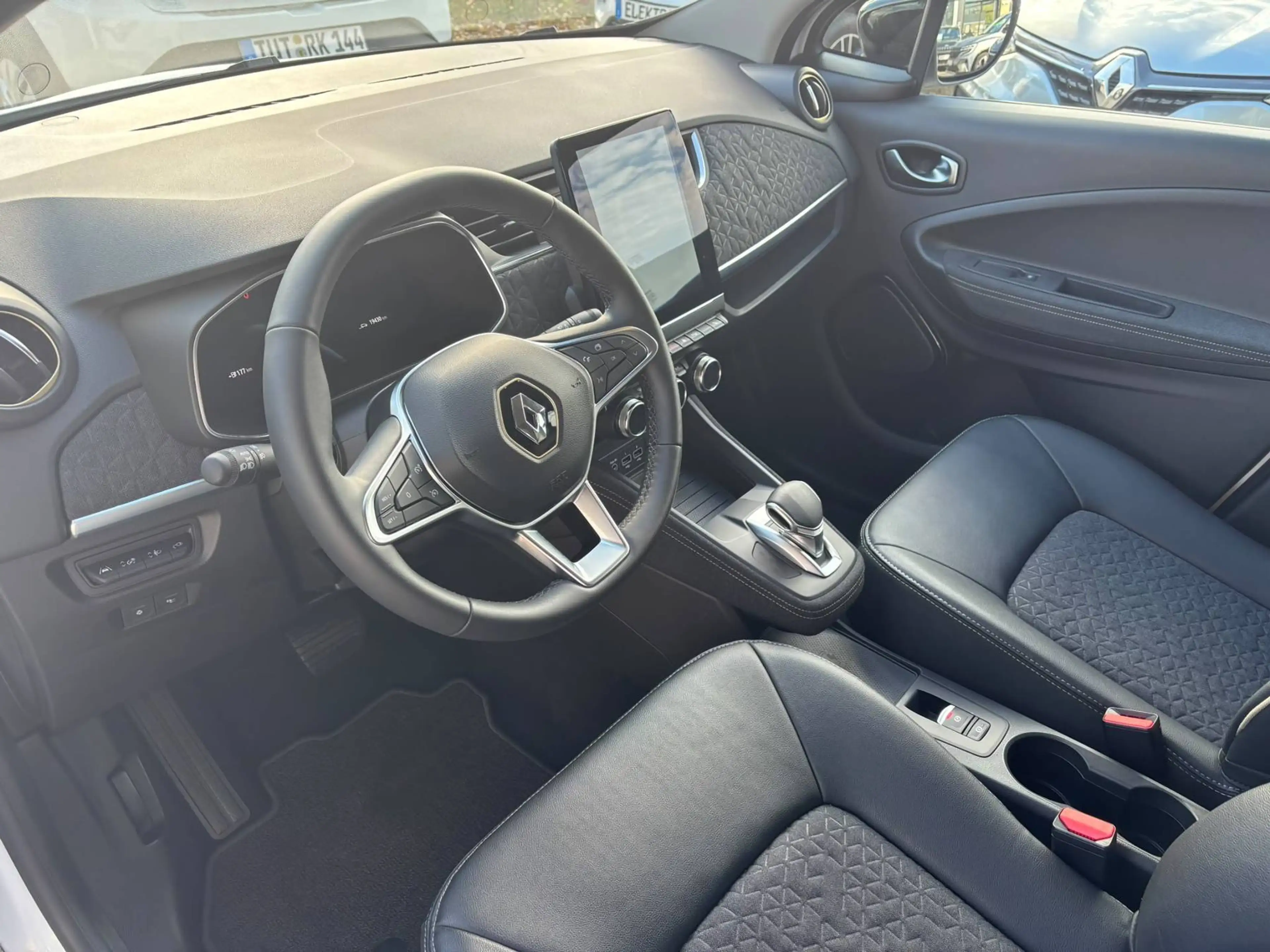 Renault ZOE Iconic — photo 9