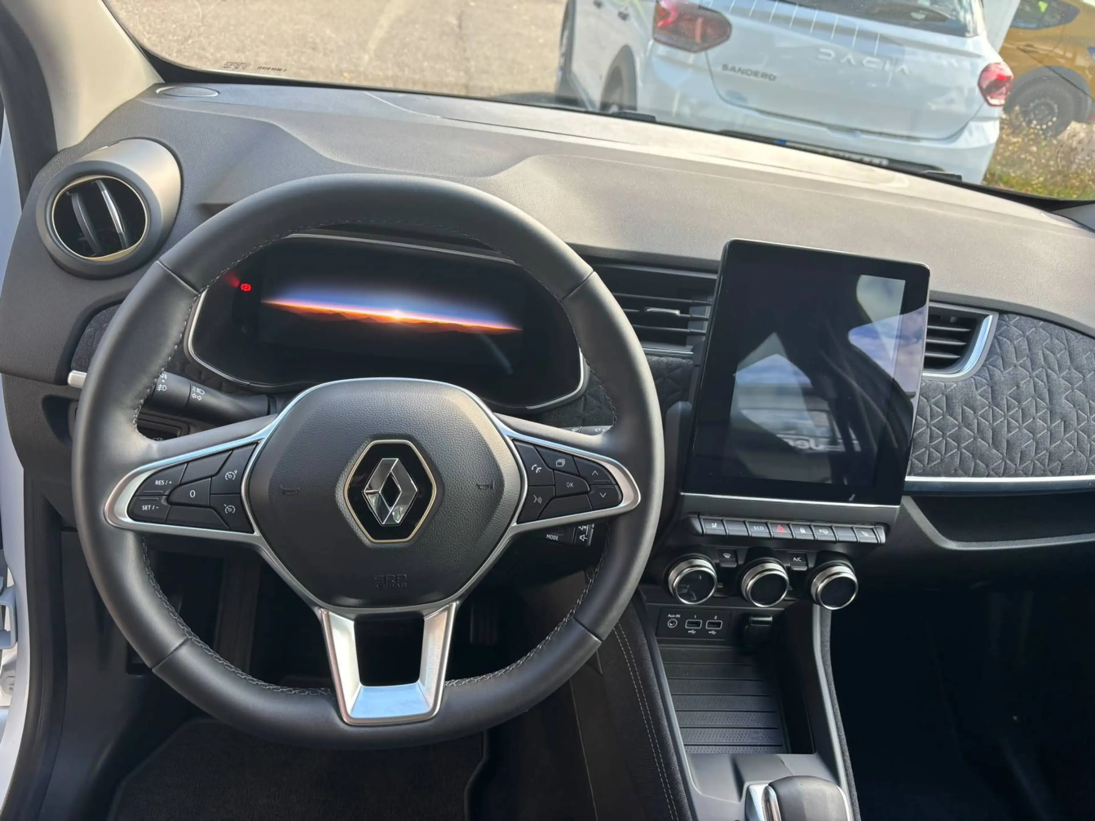 Renault ZOE Iconic — photo 10