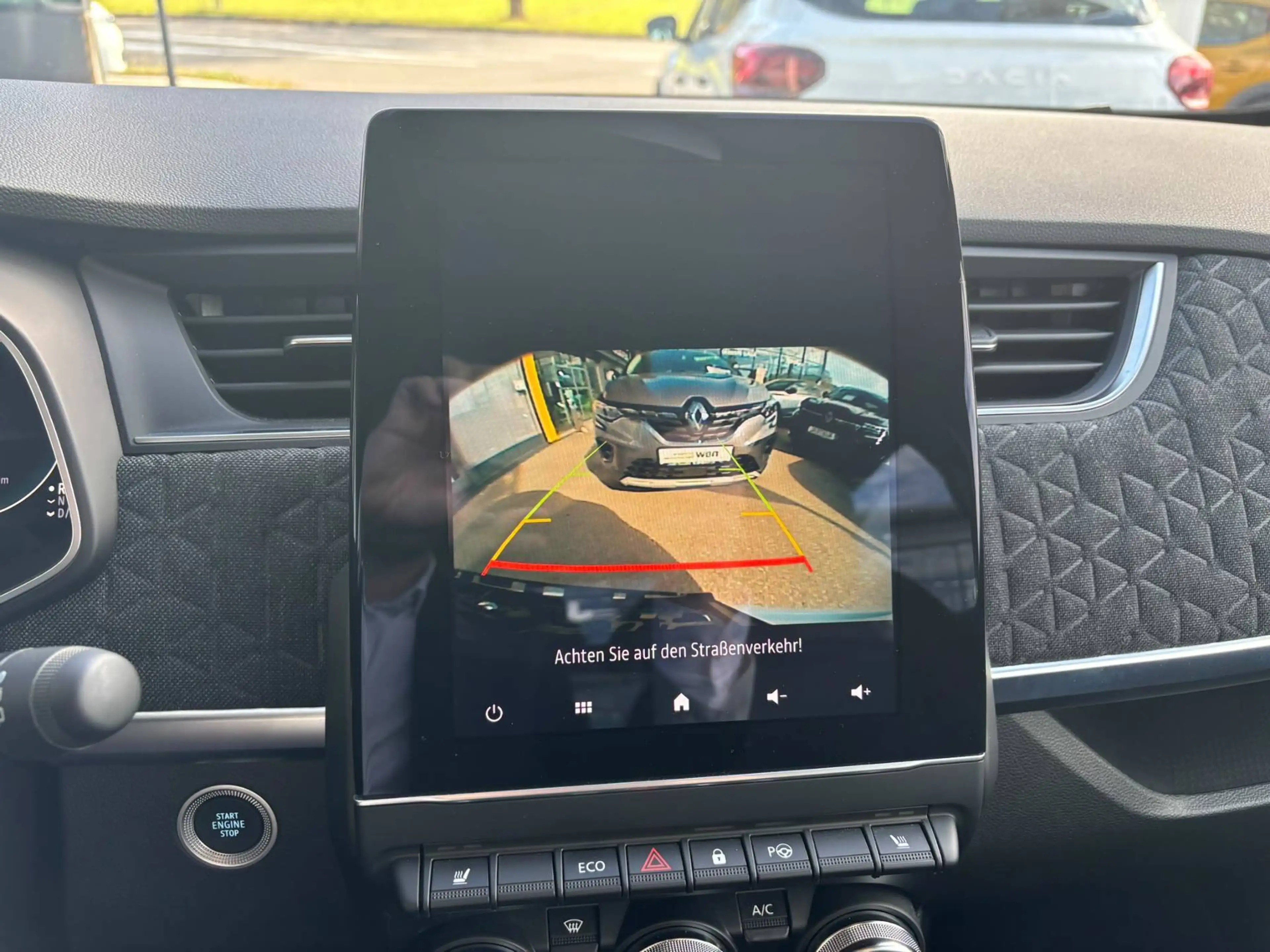 Renault ZOE Iconic — photo 13