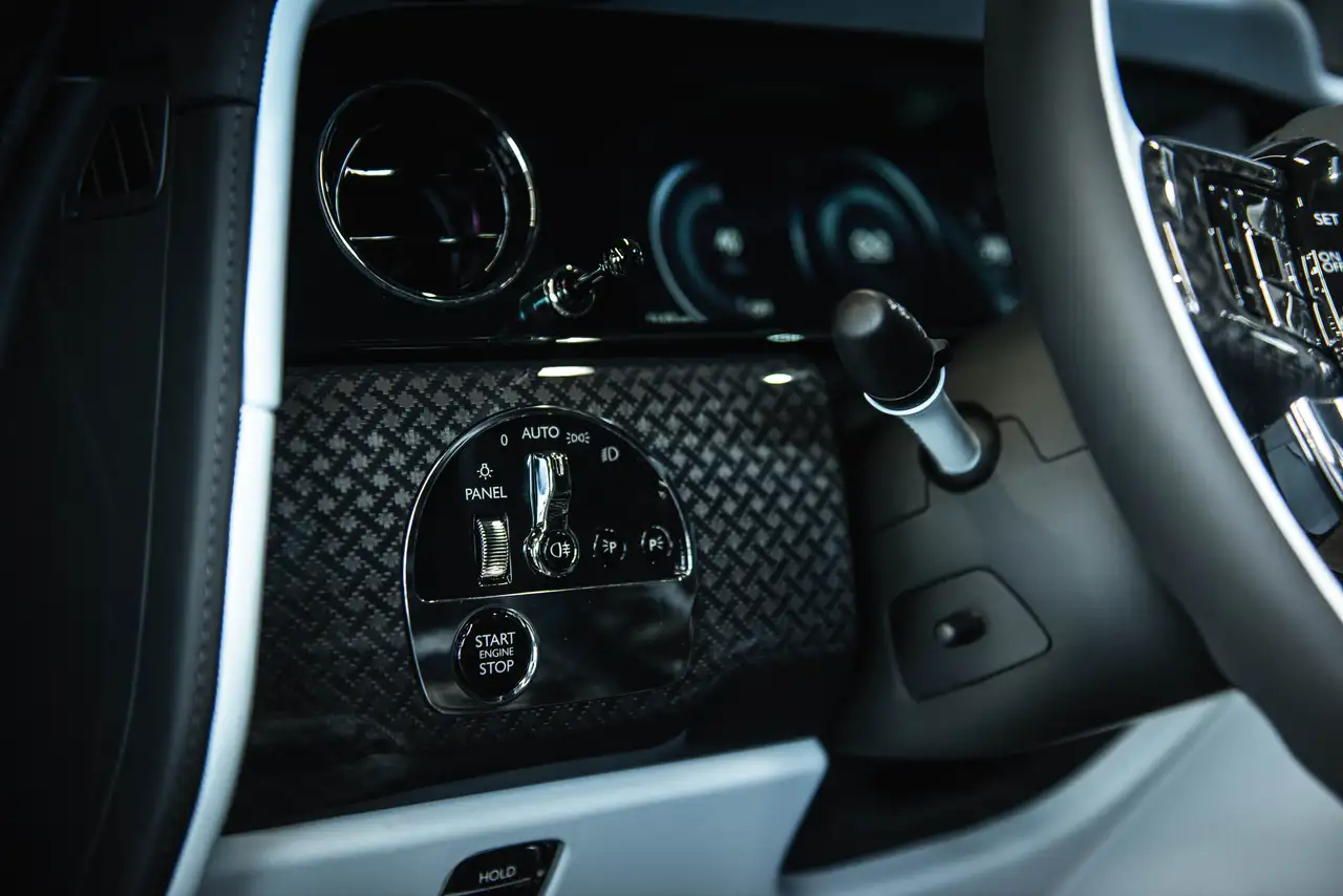 Rolls-Royce Cullinan снимка Rolls-Royce Cullinan