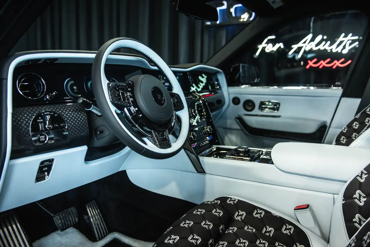 Rolls-Royce Cullinan снимка Rolls-Royce Cullinan
