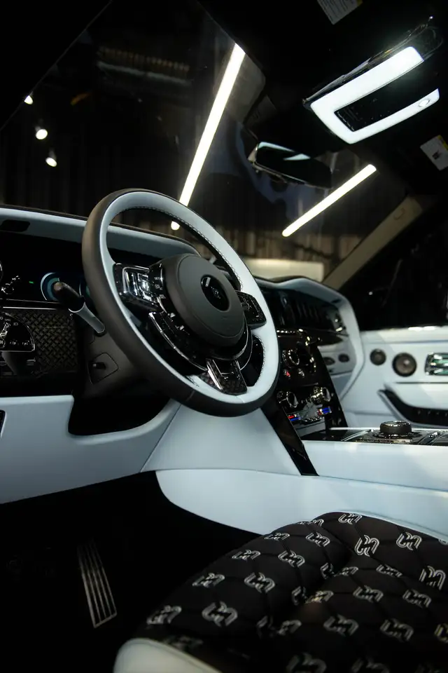 Rolls-Royce Cullinan снимка Rolls-Royce Cullinan