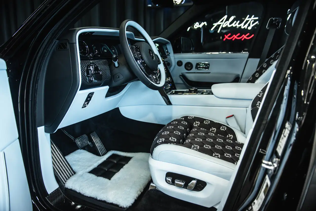 Rolls-Royce Cullinan снимка Rolls-Royce Cullinan