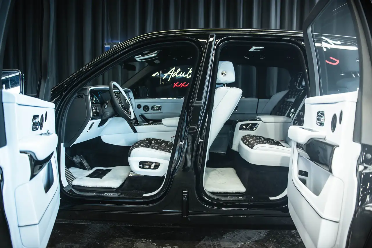 Rolls-Royce Cullinan снимка Rolls-Royce Cullinan