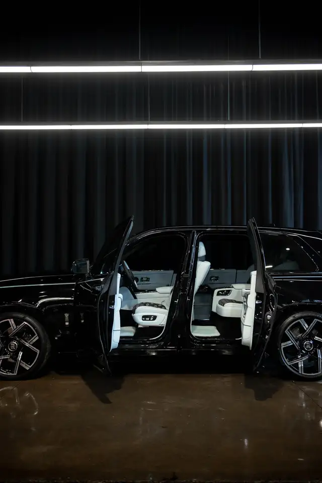 Rolls-Royce Cullinan снимка Rolls-Royce Cullinan