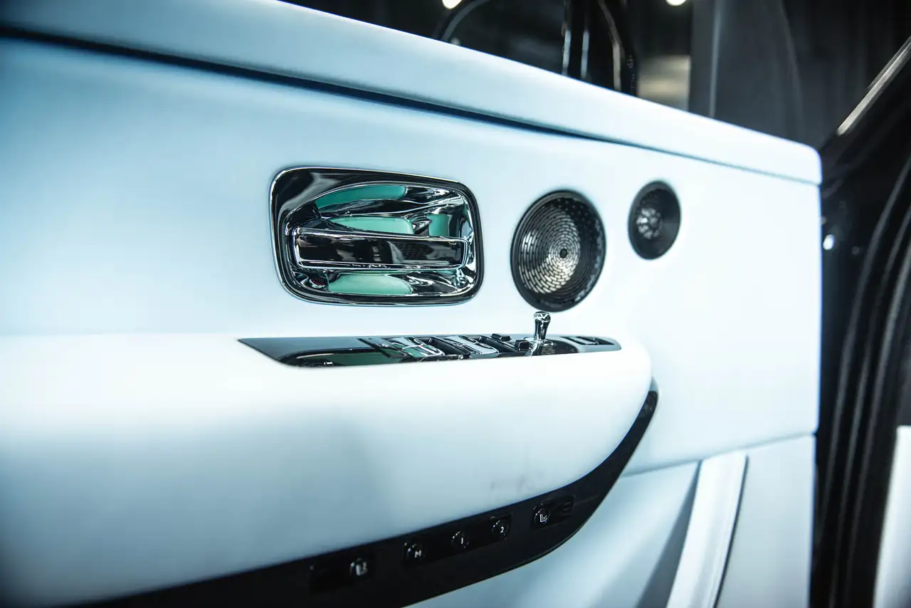 Rolls-Royce Cullinan снимка Rolls-Royce Cullinan
