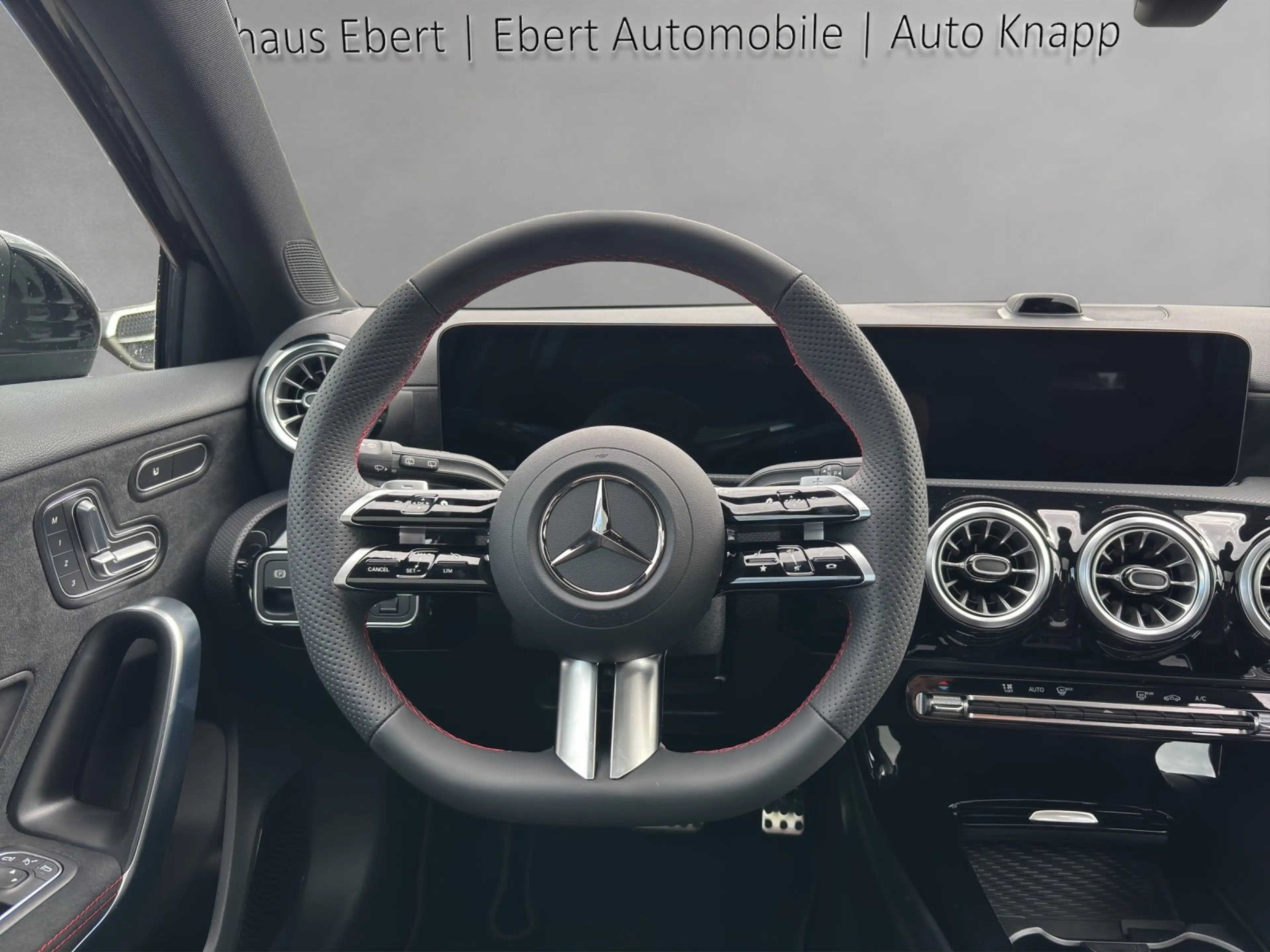 Mercedes-Benz A 220 d AMG 360 Distr AHK DigiLight Pano Burme — photo 10
