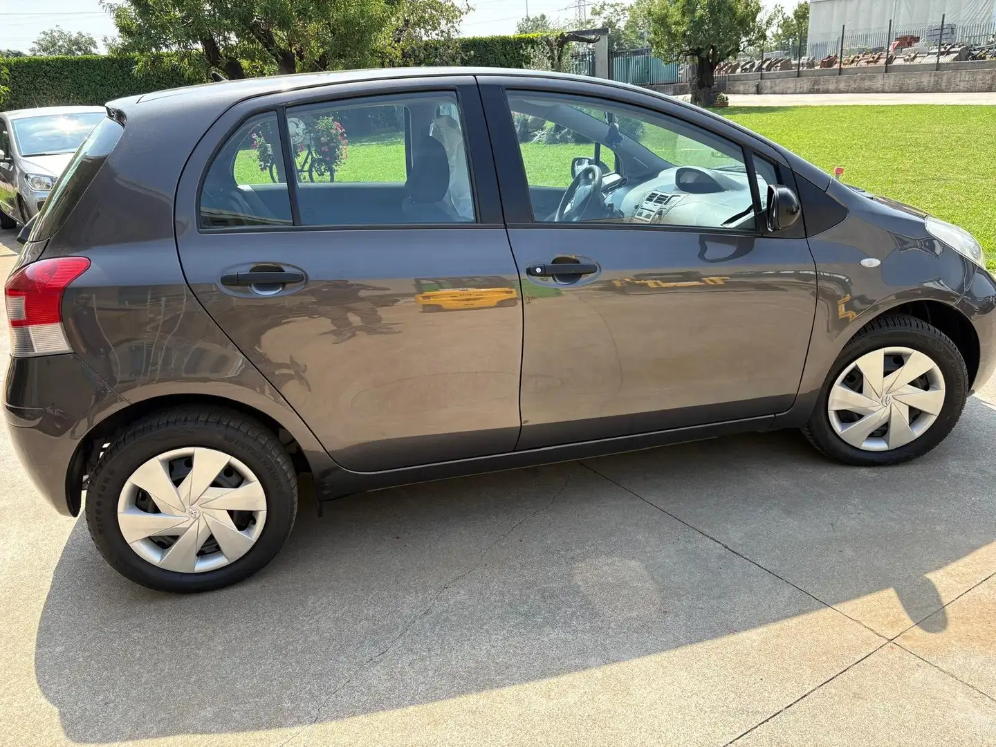 Toyota Yaris Yaris II 2005 5p 1.0 Now my10 Grigio - 1