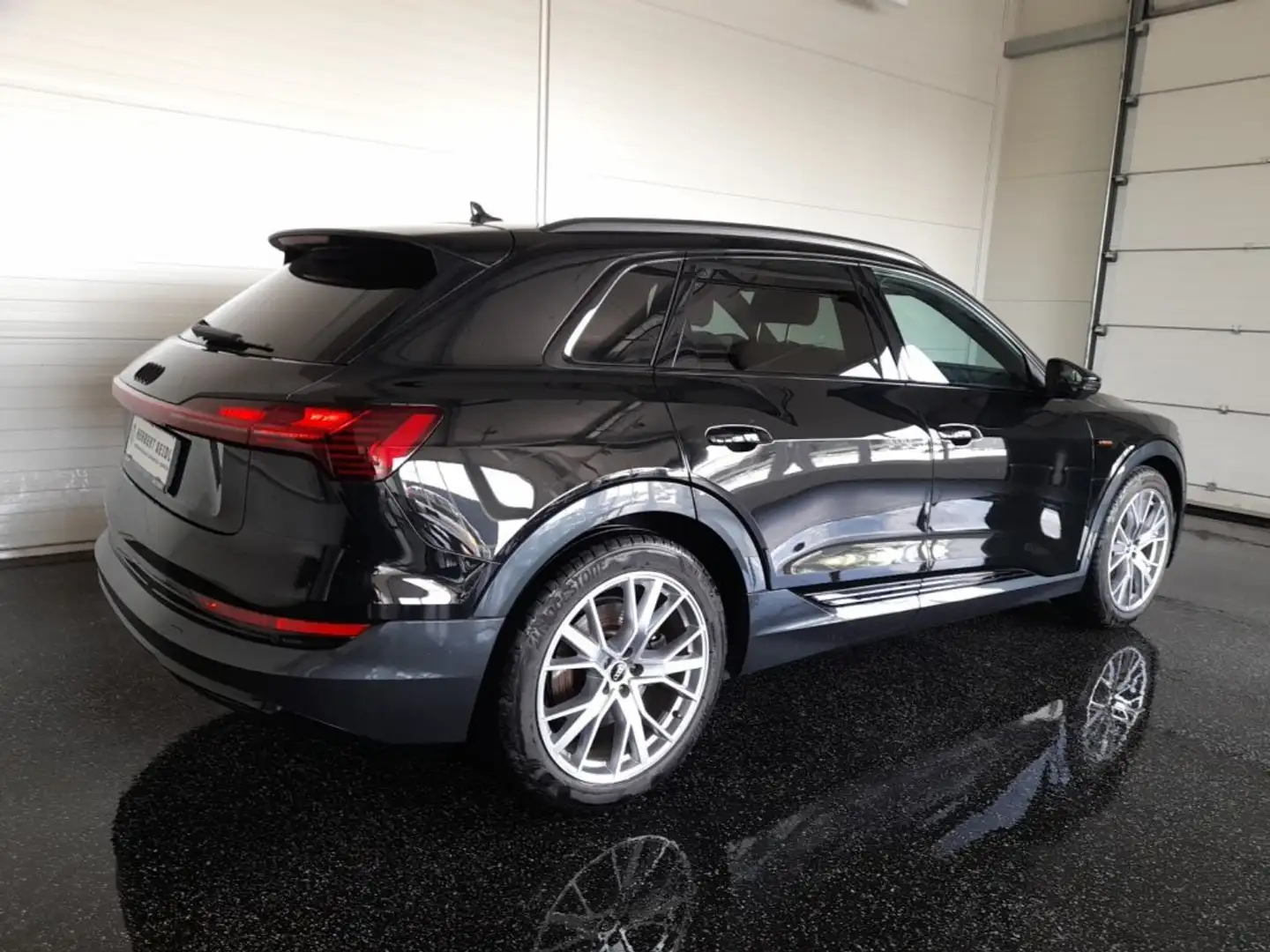 Audi e-tron 50 quattro S-LINE BLACK *NP: € 81.690,-- / 21 ZOLL / TEILLEDER SPORTSITZE / OPTIKPAKET & DACHHIMMEL SCHWARZ* Schwarz - 2