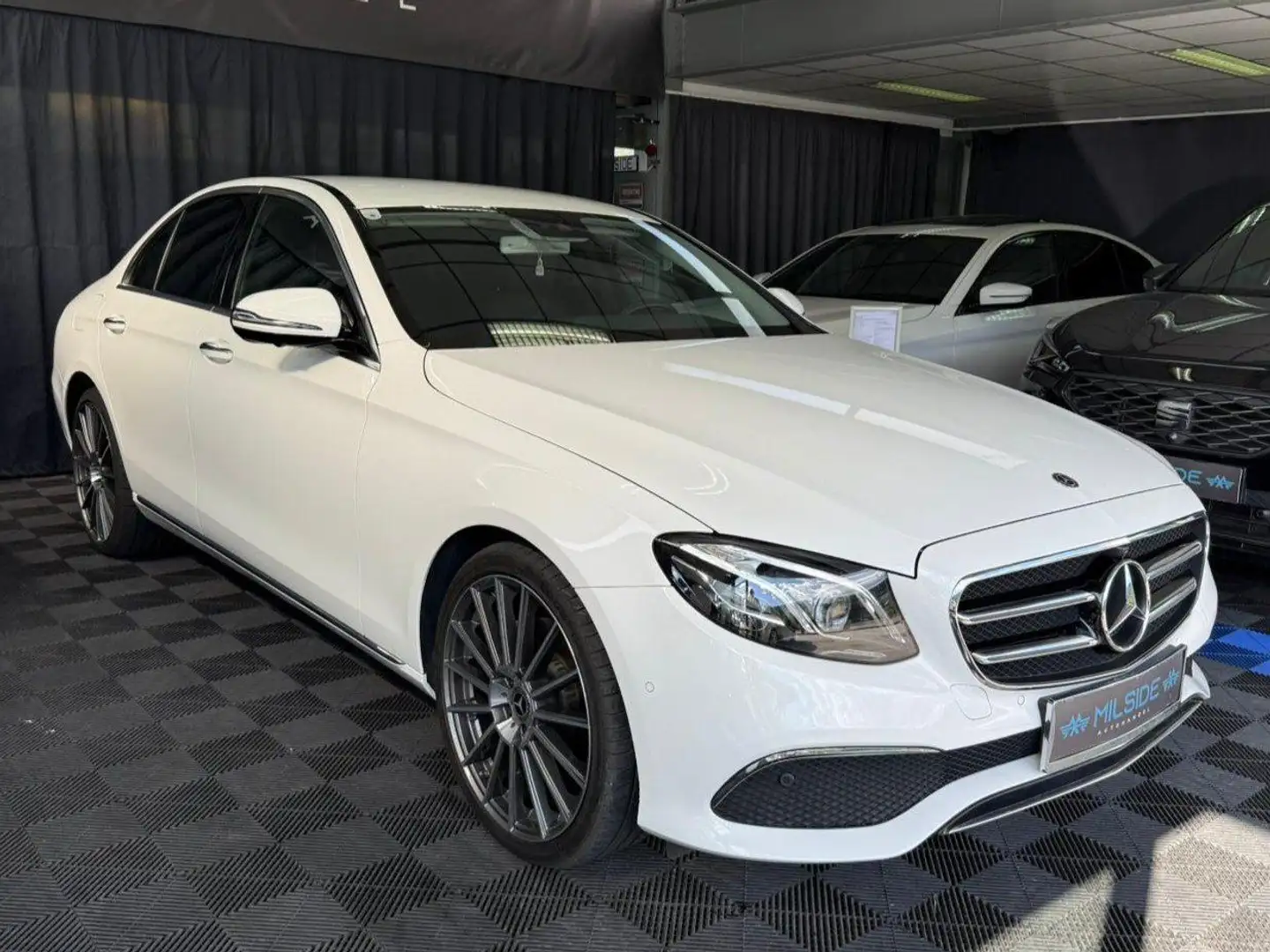 Mercedes-Benz E 220 Avantgarde 4Matic wenig KM Weiß - 1