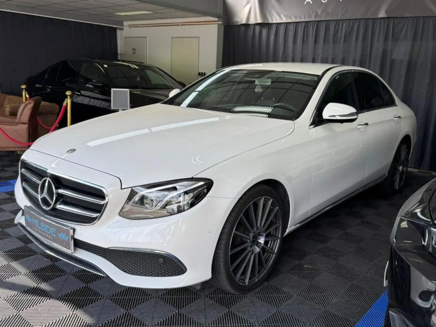 Mercedes-Benz E 220 Avantgarde 4Matic wenig KM Weiß - 2