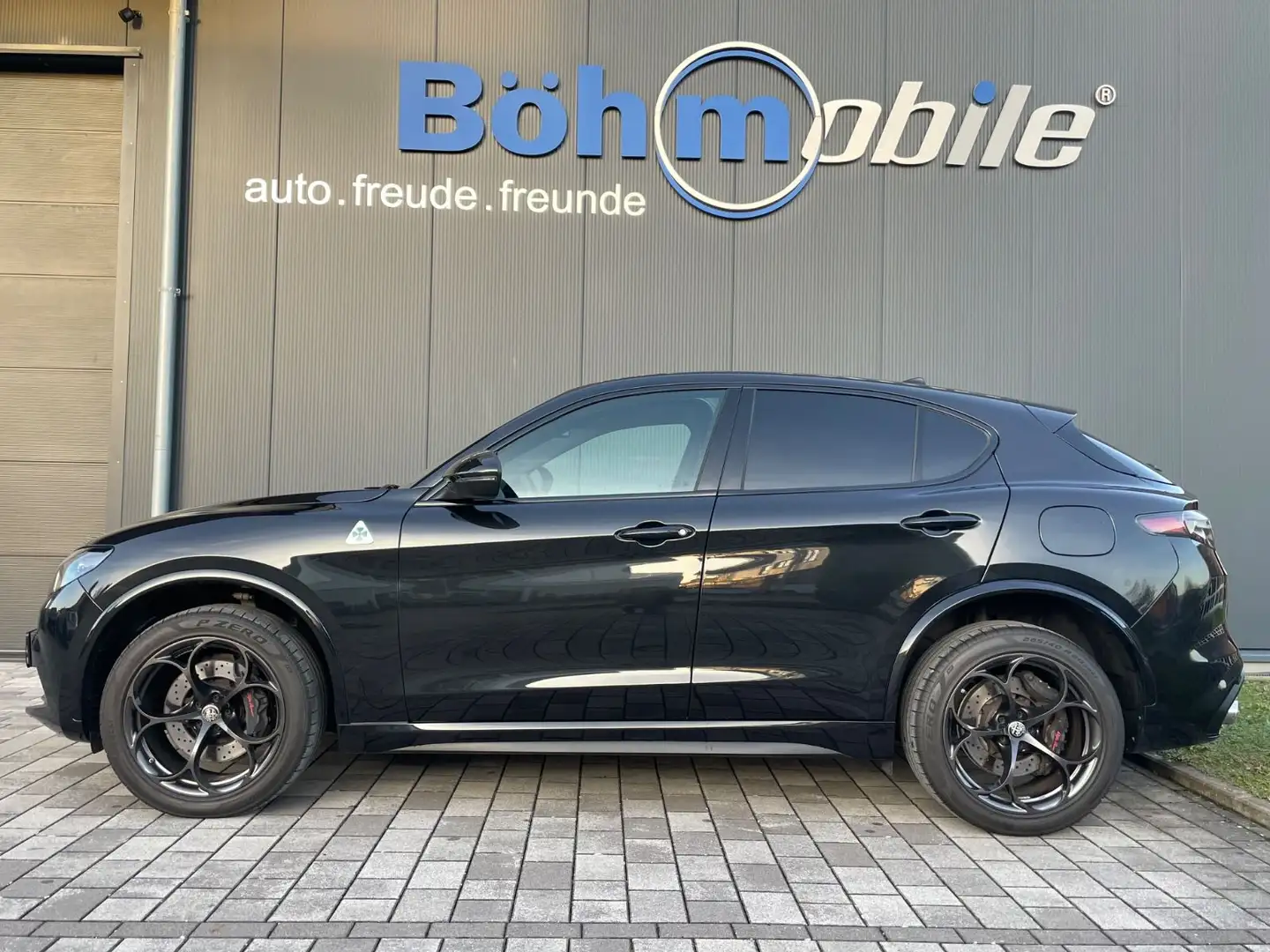 Alfa Romeo Stelvio Quadrifoglio Q4/HK/ACC/Technologie/1.Hd. Schwarz - 1