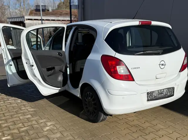 Opel Corsa view 9