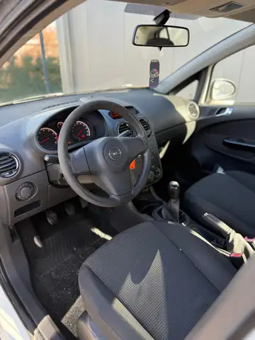 Opel Corsa view 4