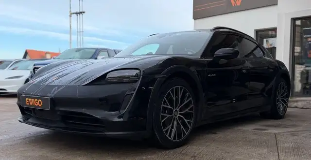 Porsche Taycan view 7