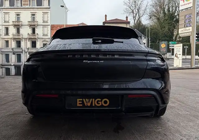 Porsche Taycan view 4