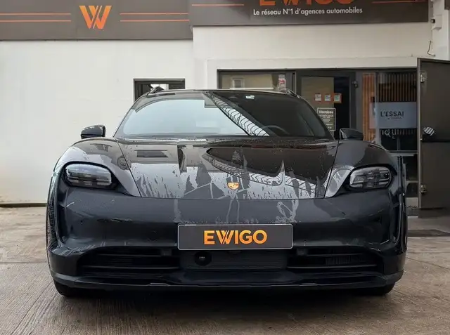 Porsche Taycan view 8