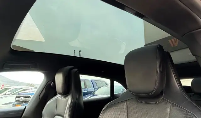 Porsche Taycan view 12