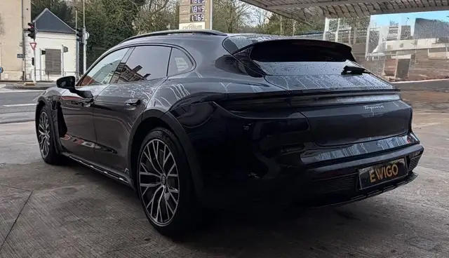 Porsche Taycan view 5