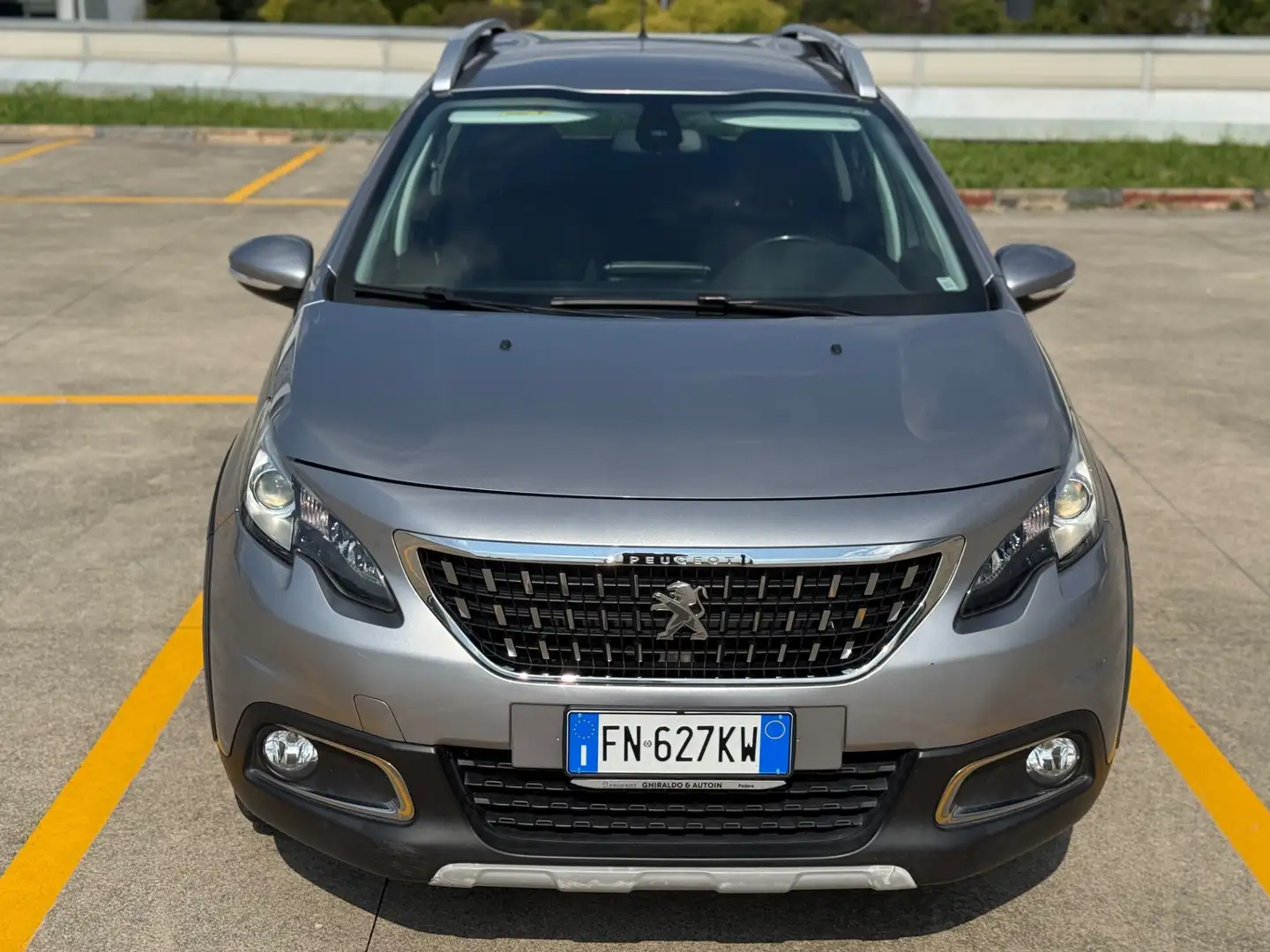 Peugeot 2008 PureTech Turbo 110 S&S Black Matt Gris - 2