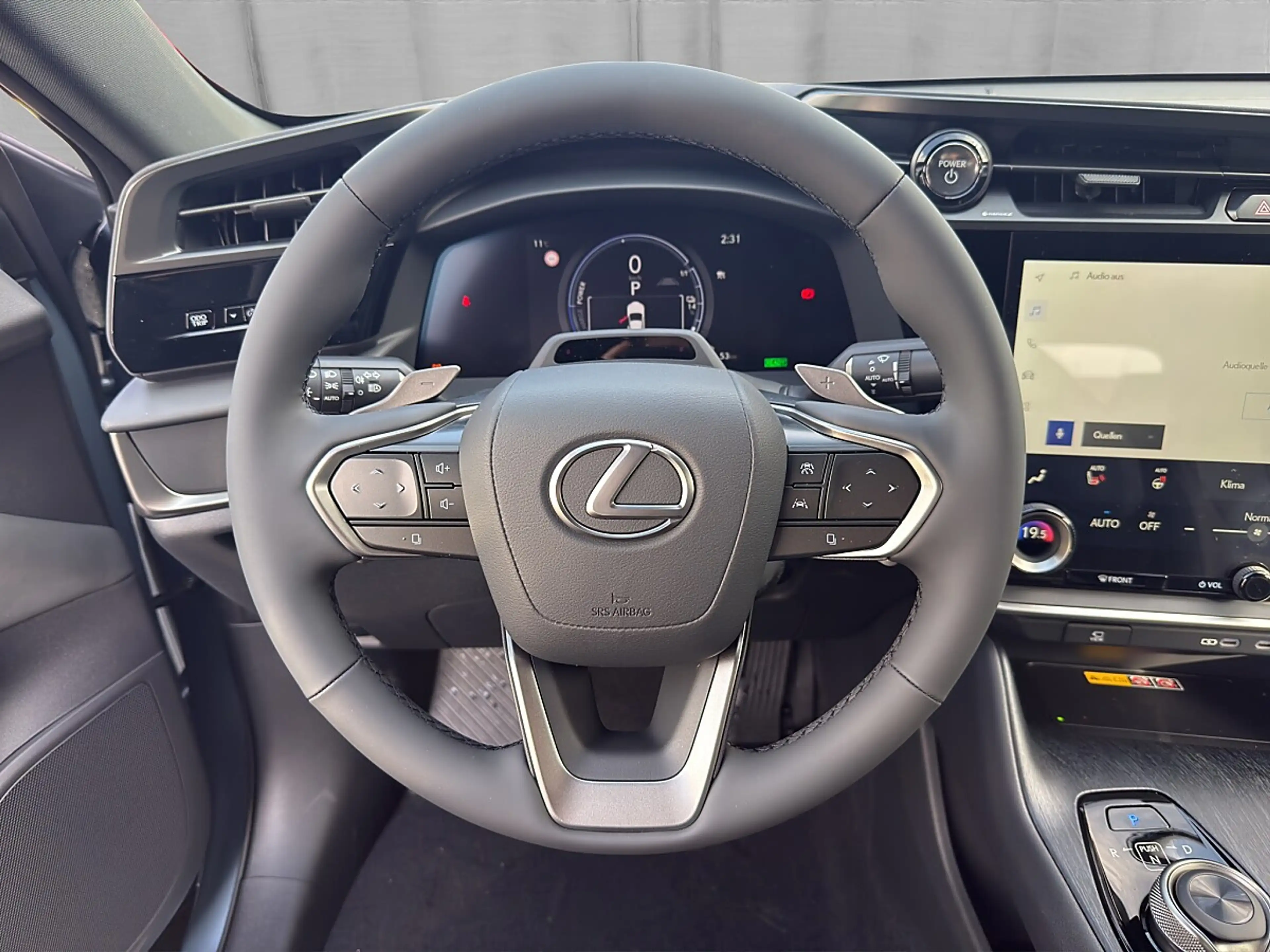 Lexus RZ 350e  Executive 227 PS — photo 11