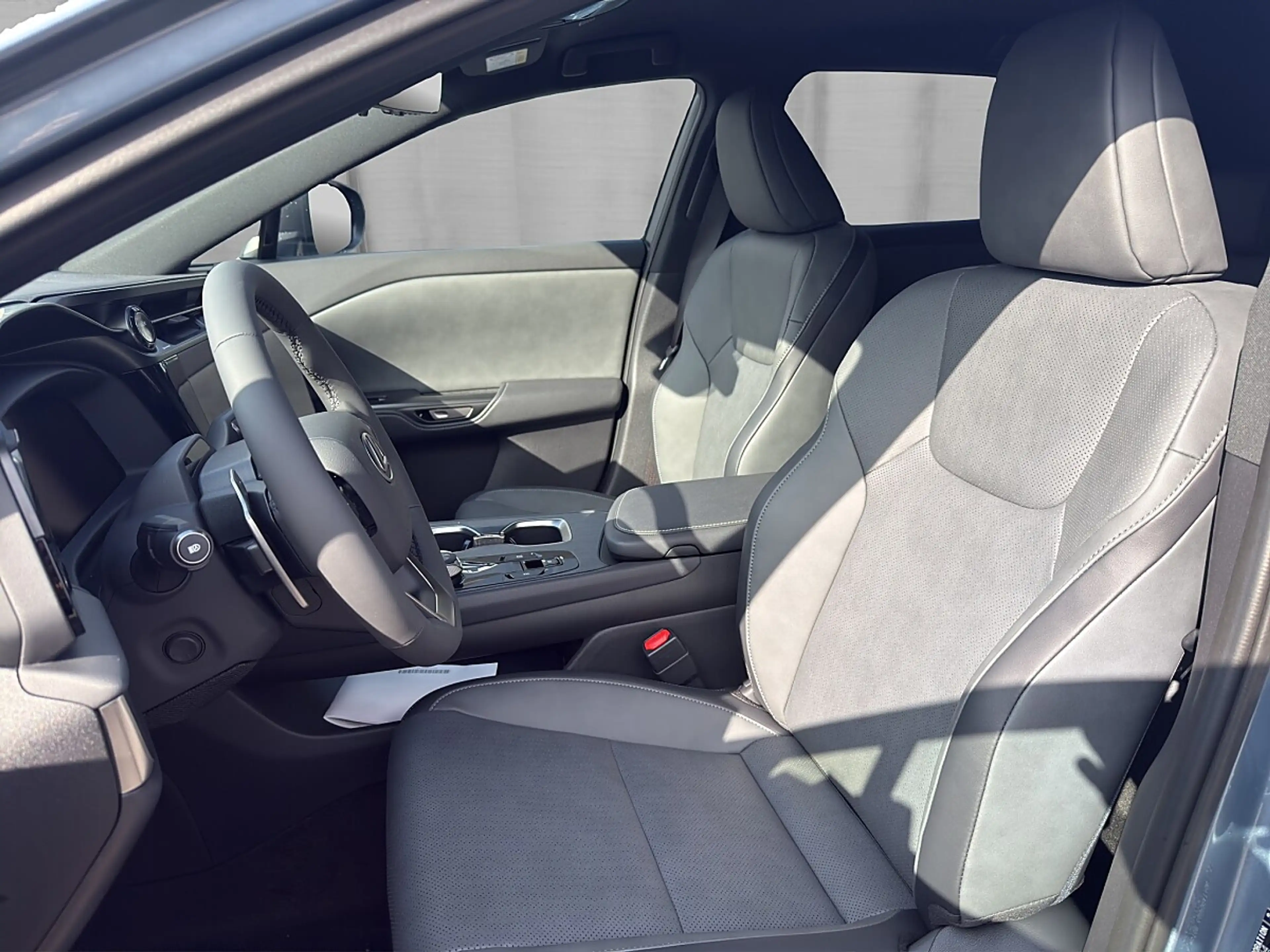 Lexus RZ 350e  Executive 227 PS — photo 8