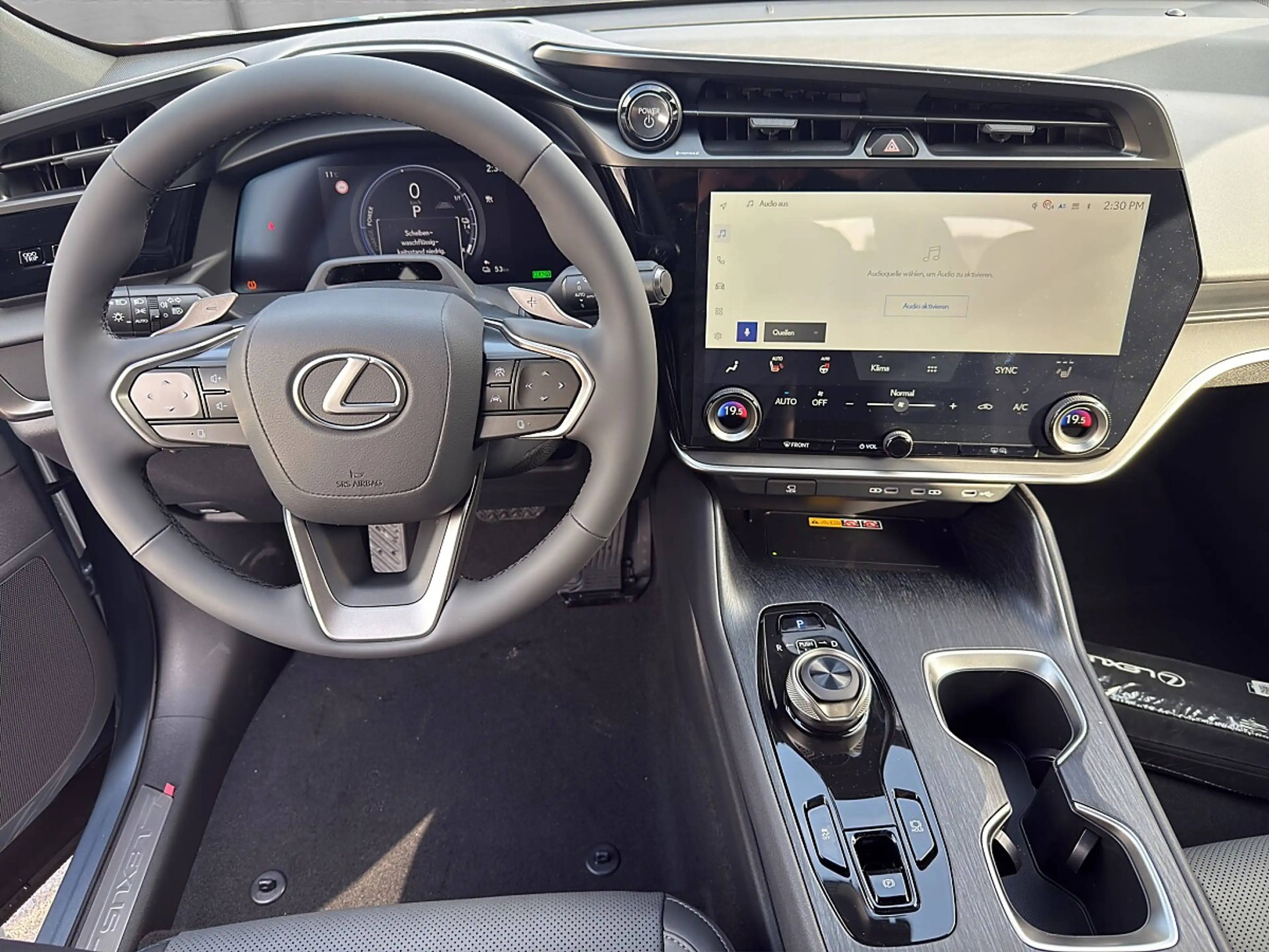 Lexus RZ 350e  Executive 227 PS — photo 10