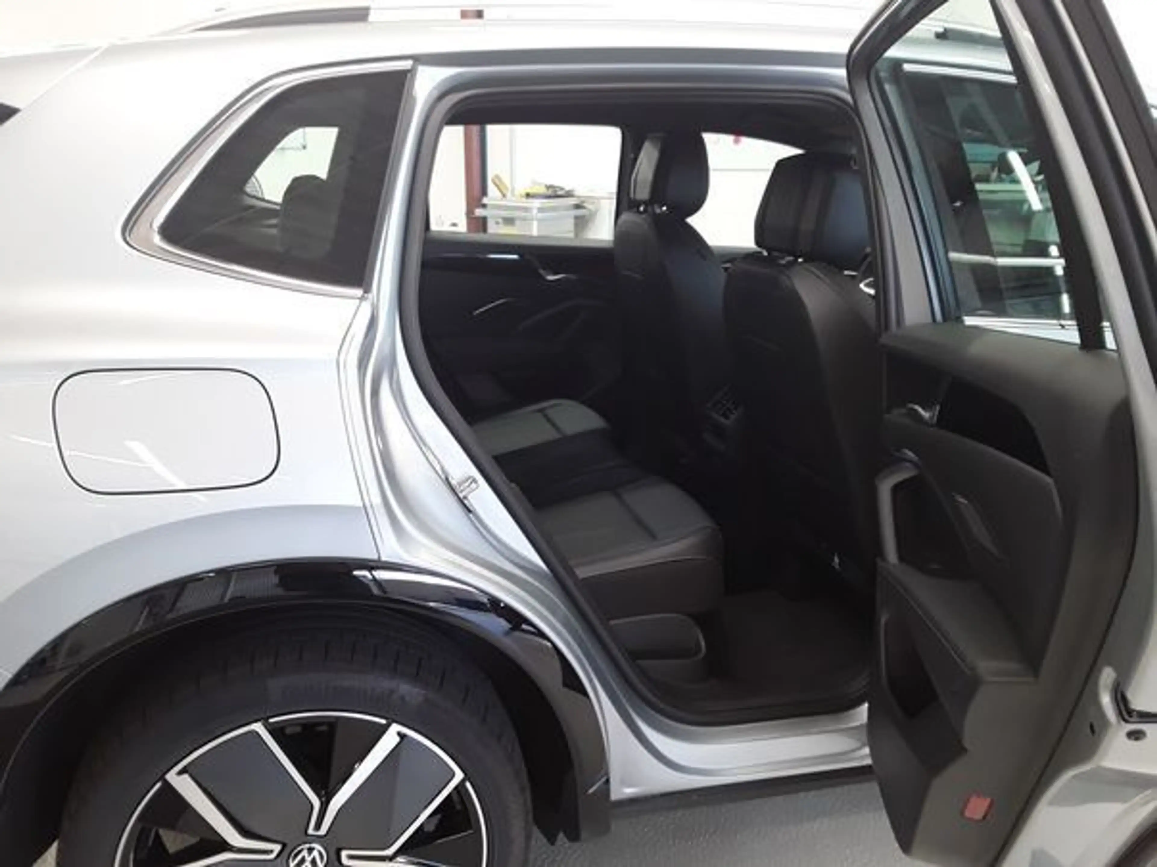 Volkswagen Tiguan R-LINE 2.0TSI 265PS DSG 4M ACC.5J-G.AHK.STHZG.AREA — photo 9
