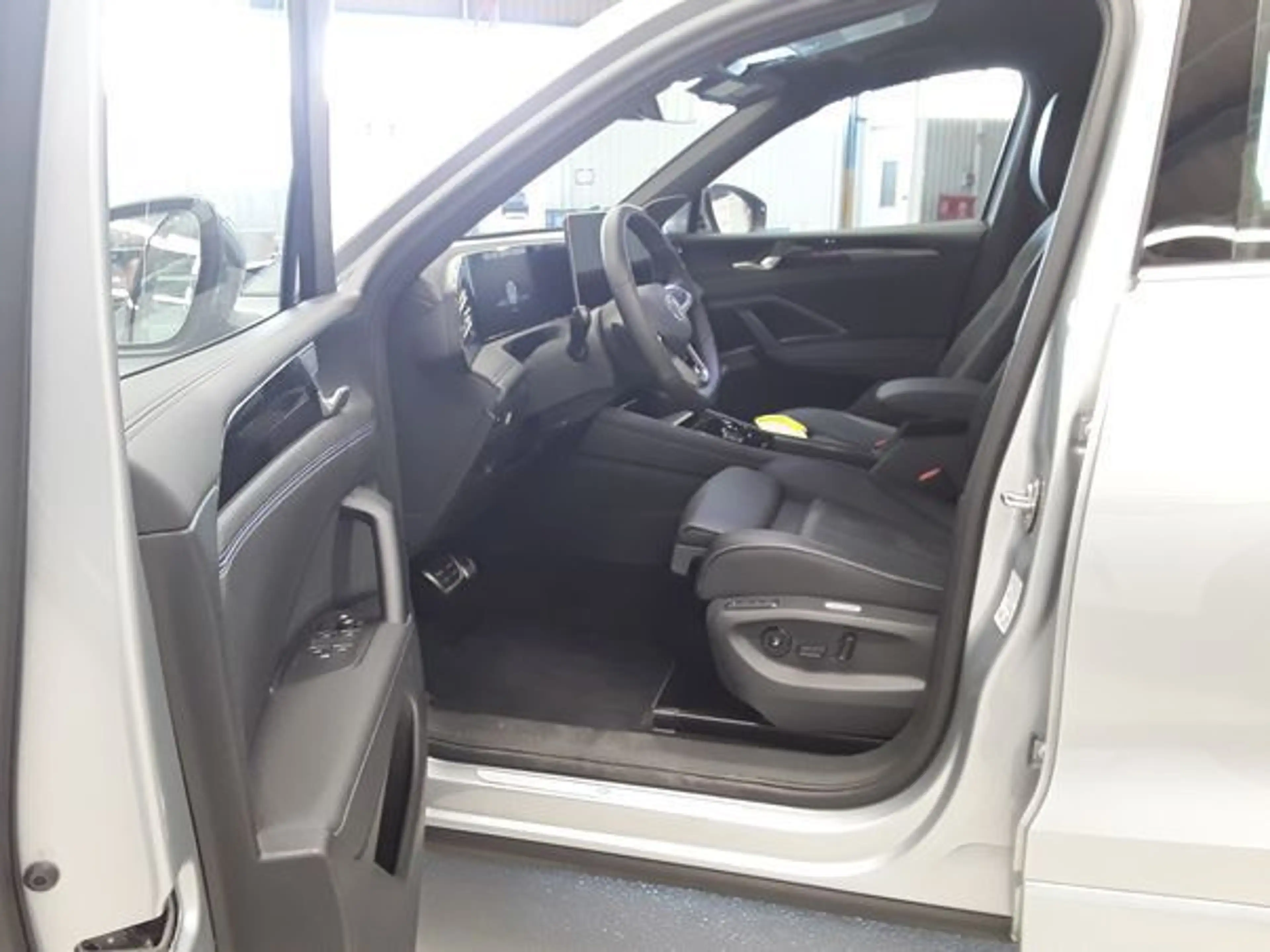 Volkswagen Tiguan R-LINE 2.0TSI 265PS DSG 4M ACC.5J-G.AHK.STHZG.AREA — photo 6