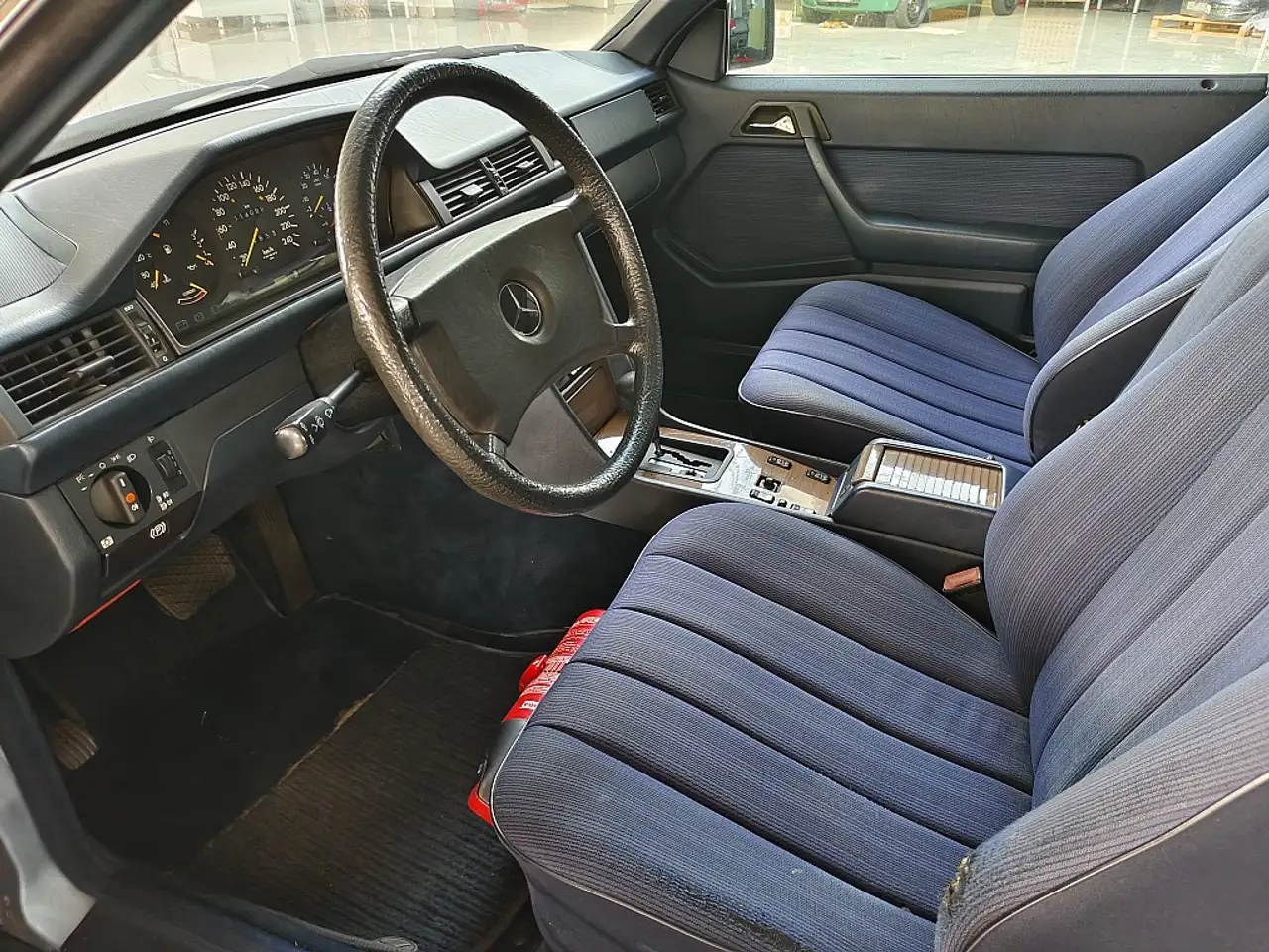 Mercedes-Benz 300 CE - 124, foto 7