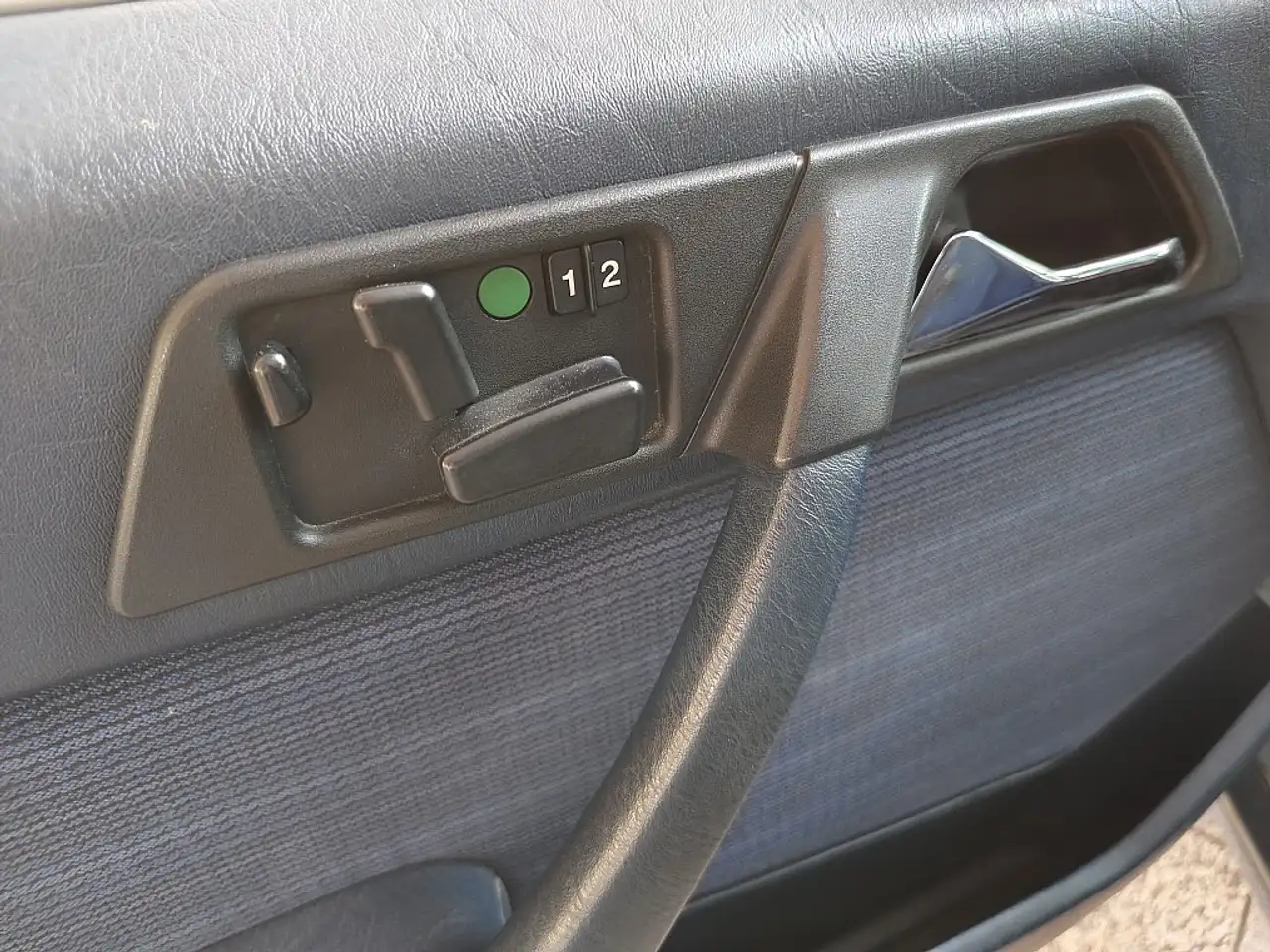 Mercedes-Benz 300 CE - 124, foto 8