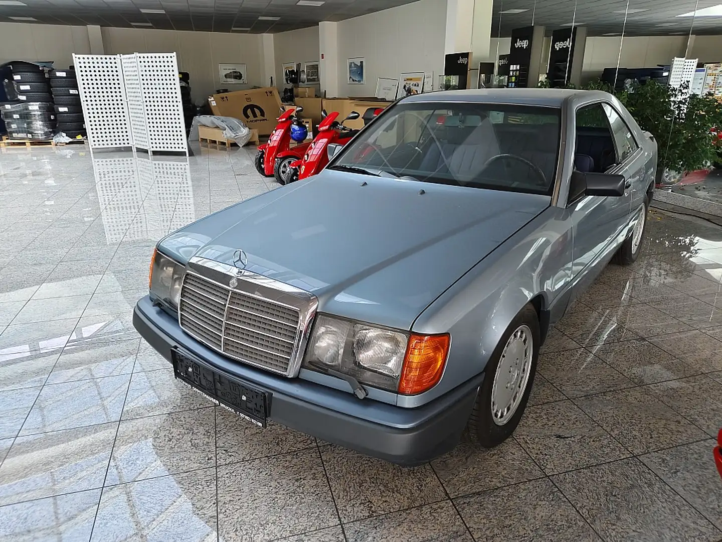 Mercedes-Benz 300 CE - 124 Blau - 1