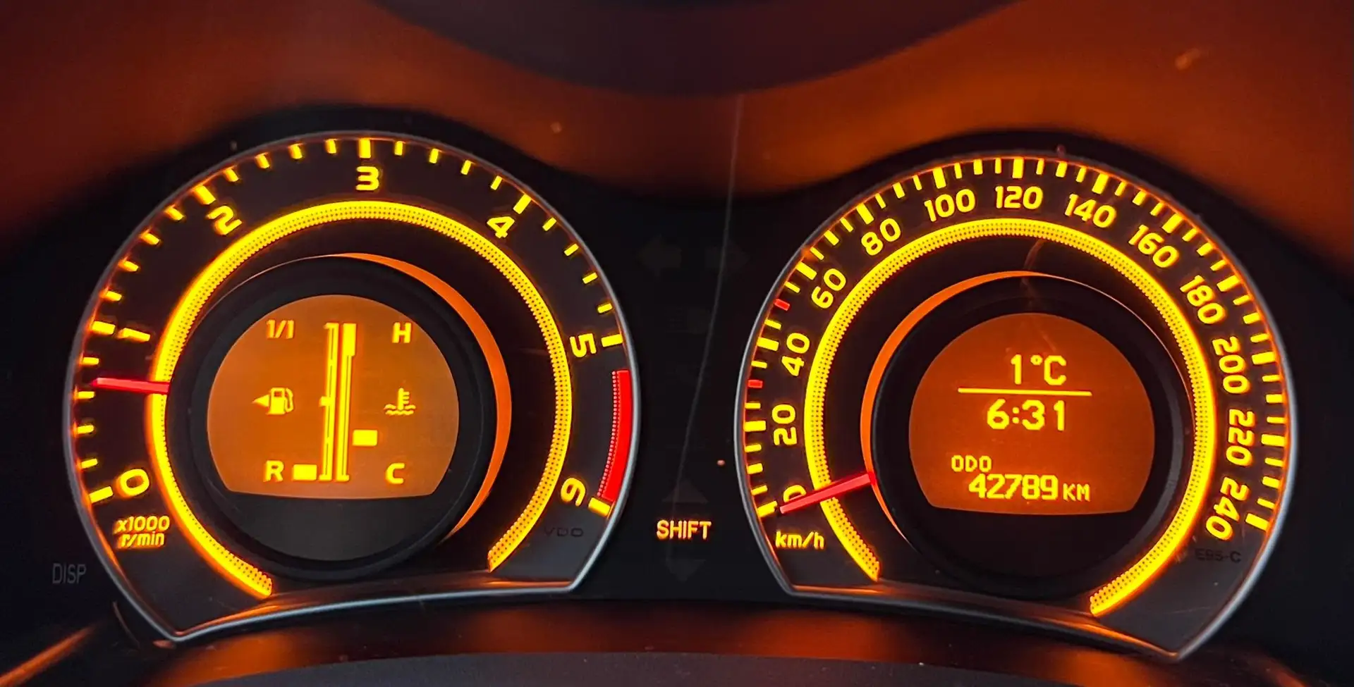 Toyota Auris 1.4 D-4D 90 CV PREMIER PROPRIETAIRE 42.000 KM !!! Blau - 2