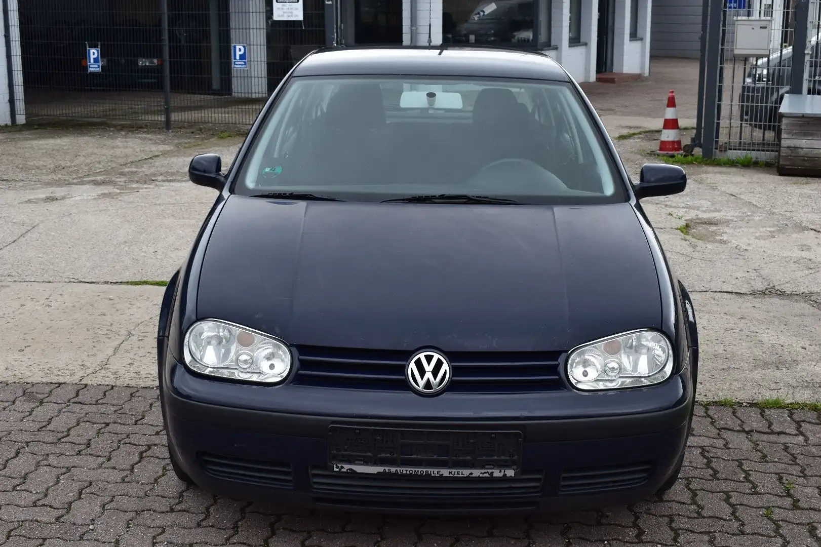 Volkswagen Golf 1.6 Auto Trendline Bleu - 1
