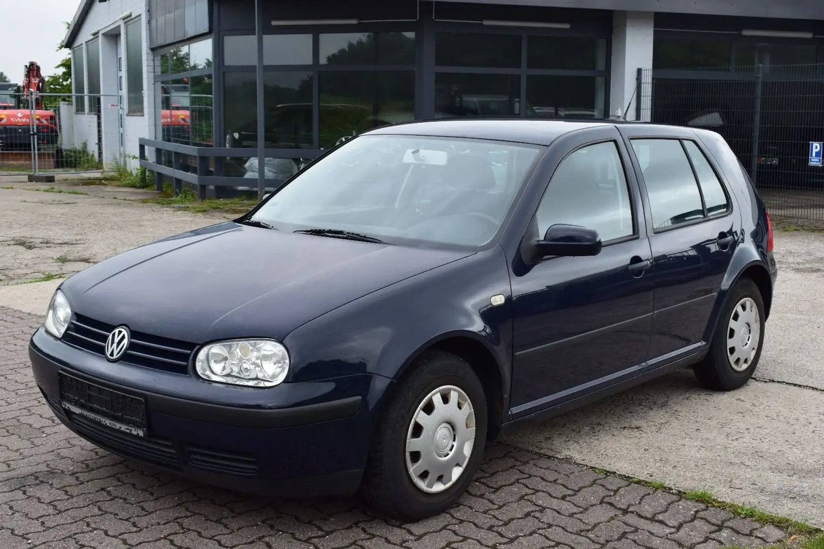 Volkswagen Golf 1.6 Auto Trendline Bleu - 2