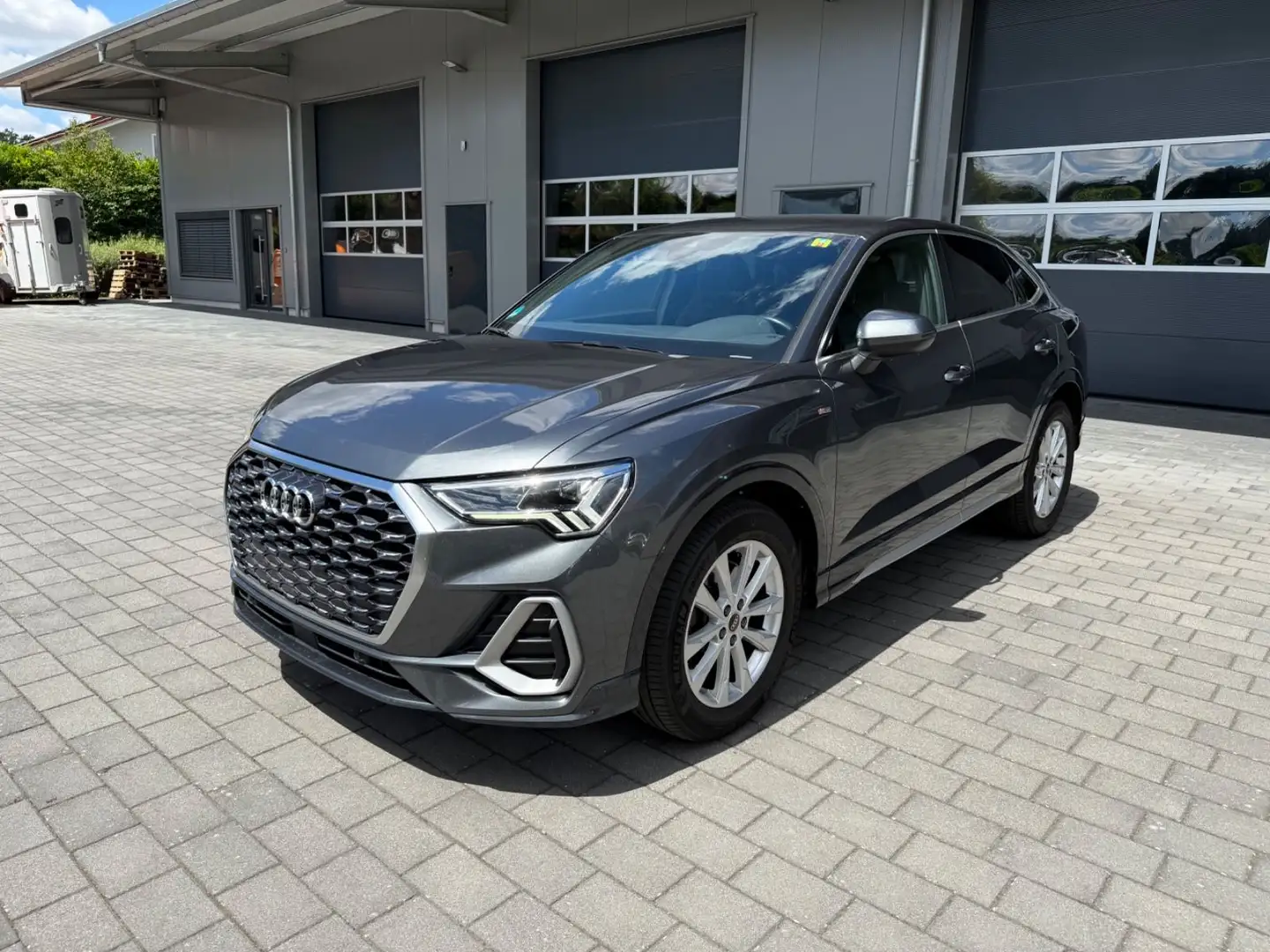 Audi Q3 40 TDI quattro Sportback S line SONOS Sound Grau - 2
