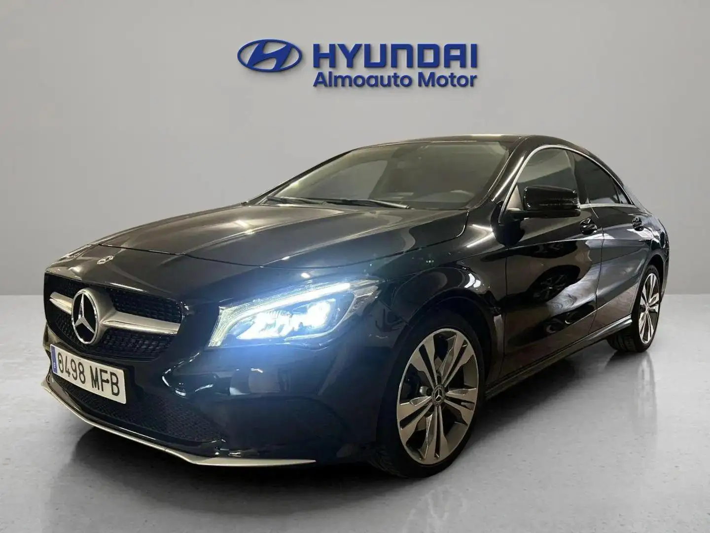 Mercedes-Benz CLA 200 Negro - 1