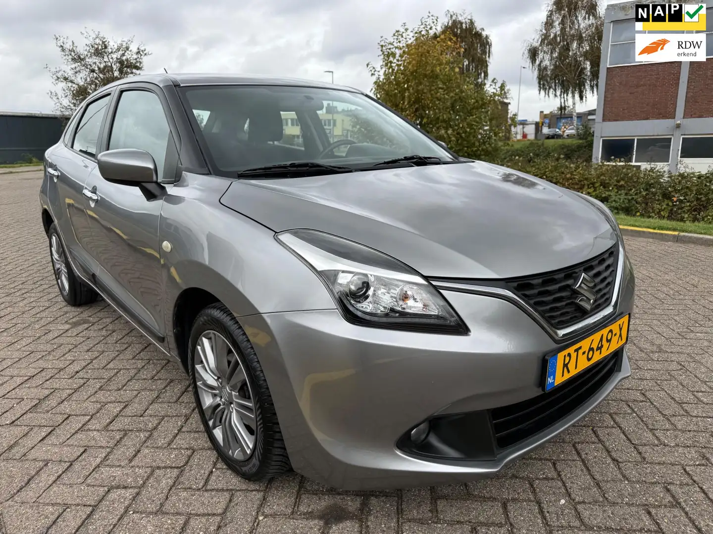 Suzuki Baleno 1.2 Exclusive Gris - 1