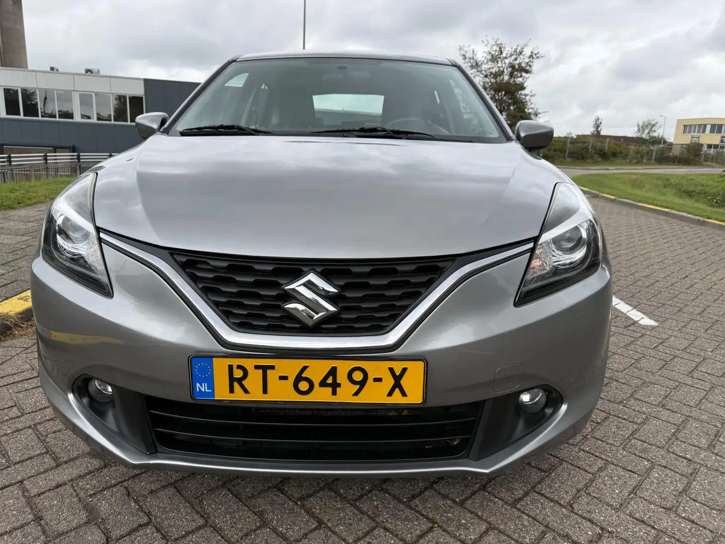 Suzuki Baleno 1.2 Exclusive Gris - 2