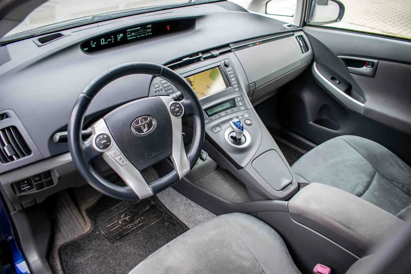 Toyota Prius 1.8 Dynamic Automaat | Navi | Achteruitrijcamera | Blauw - 2