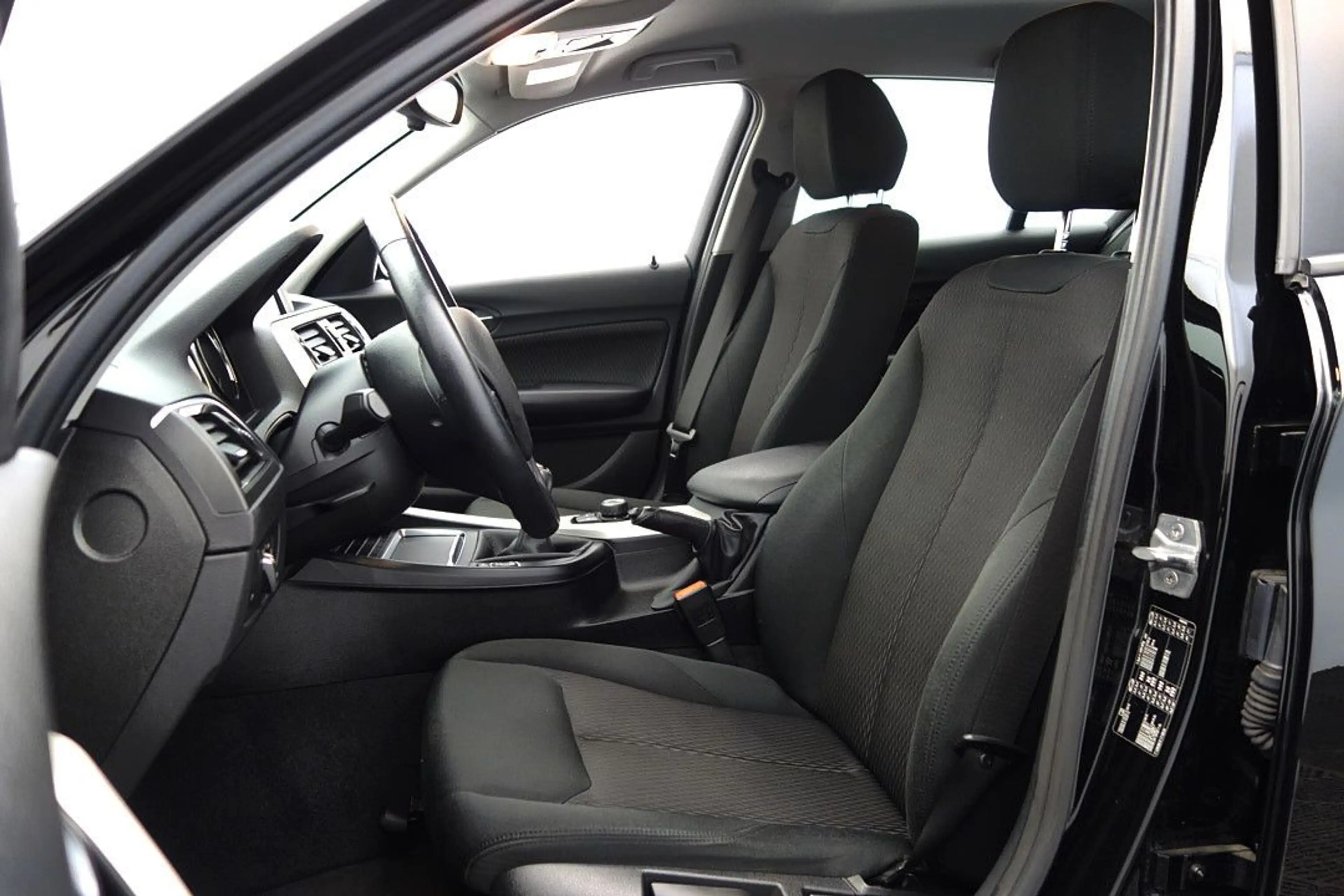 BMW 118 i Advantage PDC+HANKOOK+BLUETOOTH — photo 9