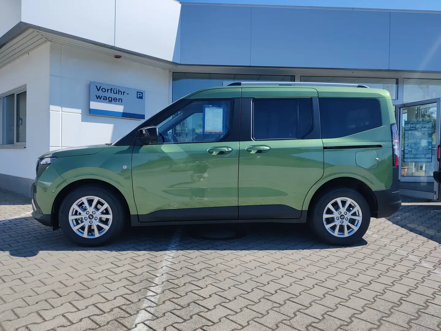 Ford Tourneo Courier Titanium Grün - 2